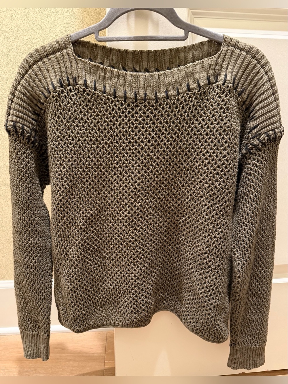 VINCE CAMUTO Whipstitch Olive Green Knit Sweater 100% Cotton Size S - gorgeous